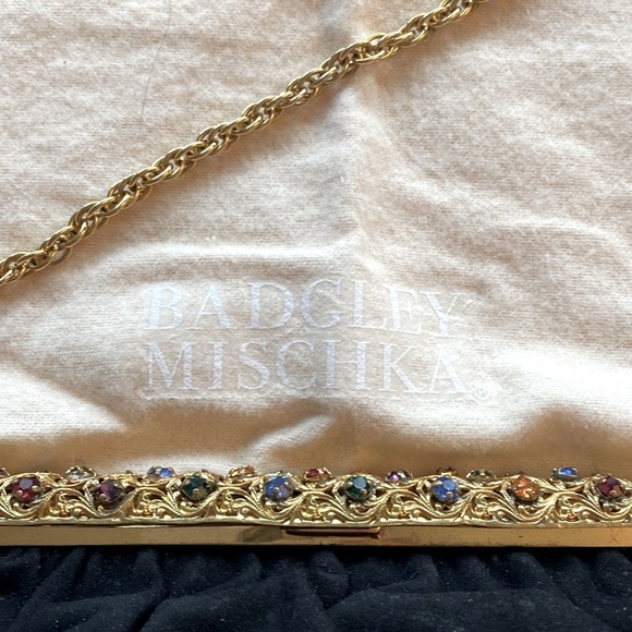 Vintage black sueded fabric with gold tone jeweled clap n short chain & pouch - Picture 15 of 17